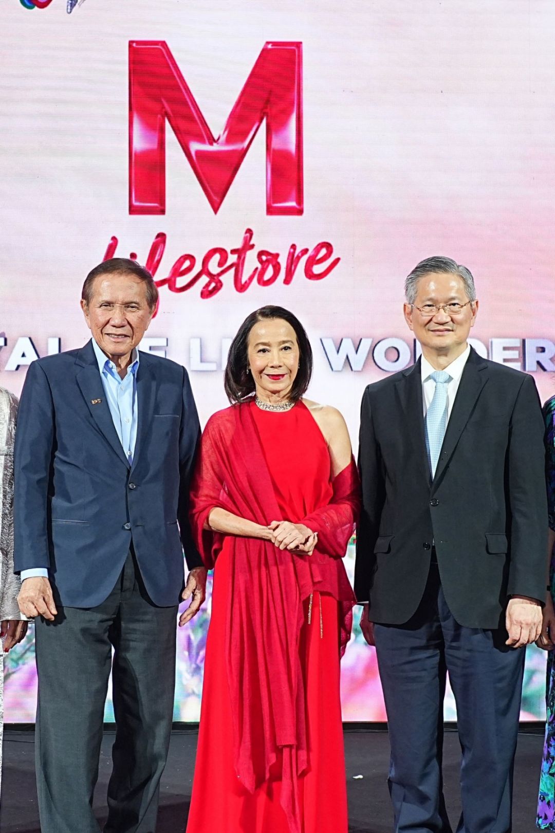 บุญชัย โชควัฒนา, ศุภลักษณ์ อัมพุช และชาติศิริ โสภณพนิช


