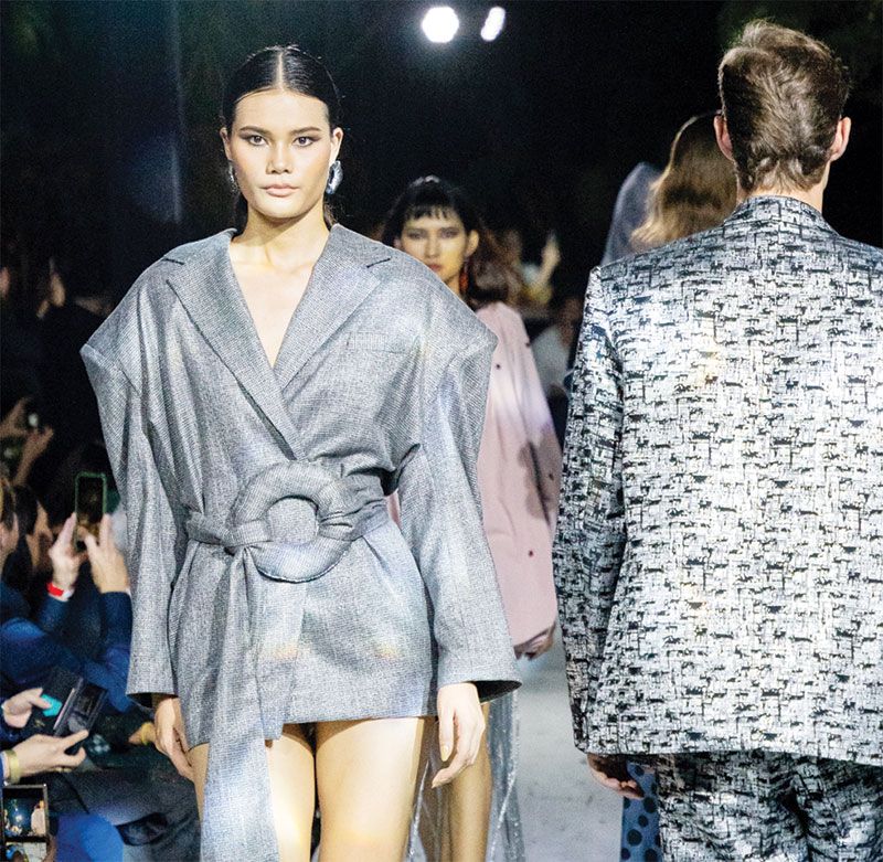 นางแบบ-นายแบบ ในชุดของแบรนด์ Sirintra-Bangkok Glam Night Collection