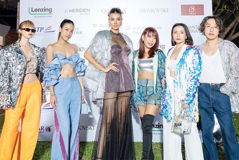 ปฐมาภรณ์ จันทวงษ์, พรรณระพี โกสิยพงษ์, กรวรรณ หลอดสันเทียะ,
โศภิตา ศรีวิฑูรย์, อรุณี ศรีวานิชภูมิ และ ภูเมศร์ เตชะบรรเจิด

