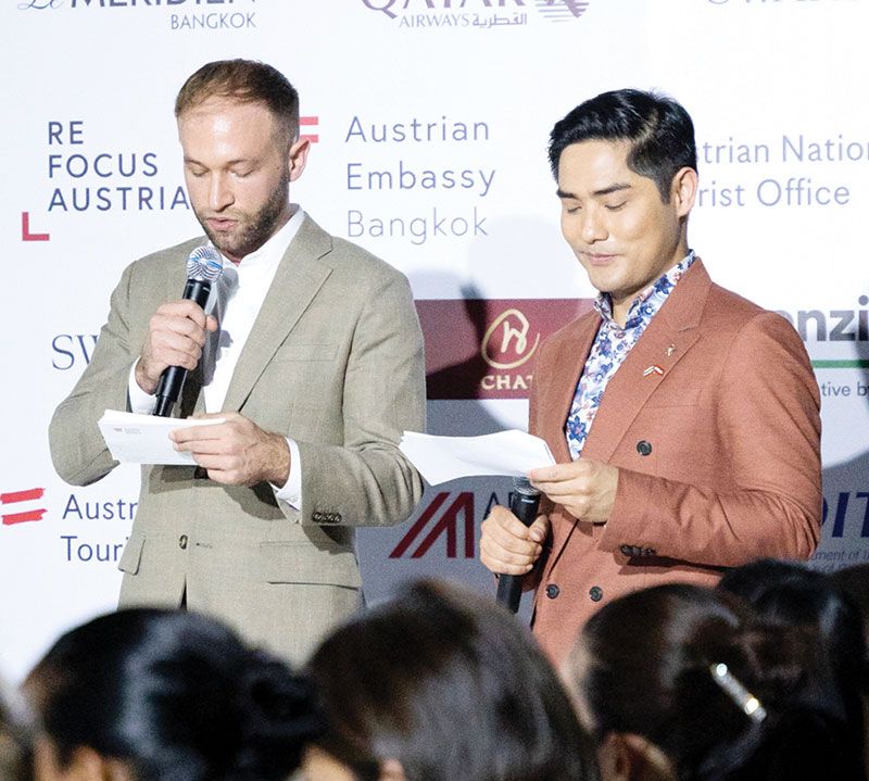 พิธีกรในงาน Michael Schmeiser นักการทูตเลขานุการเอกและรอง ออท.ออสเตรีย และ สุวัฒน์ สุขสวัสดิ์ จาก สนง.
ส่งเสริมการค้าใน ตปท. ณ กรุงเวียนนา

