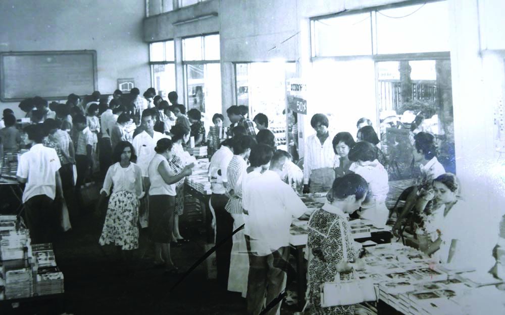 สำนักพิมพ์มาจำหน่ายหนังสือ