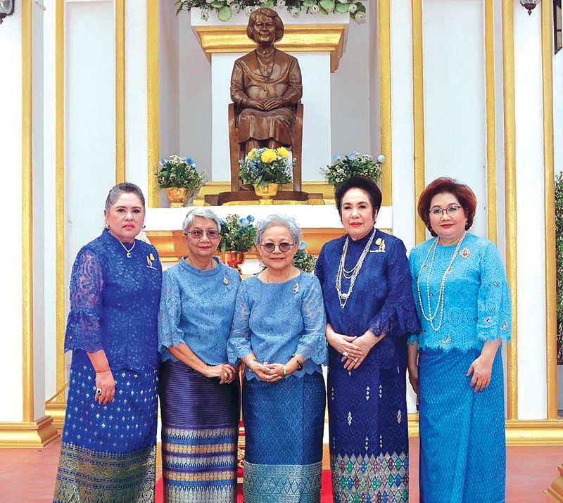 ราชตี สิงหศิวานนท์, นิตย์ นาครัตน์, พ.อ.หญิงอุษากรณ์
จันทรวงศ์, สุมนา อภินรเศรษฐ์, พัชรา มาดล

