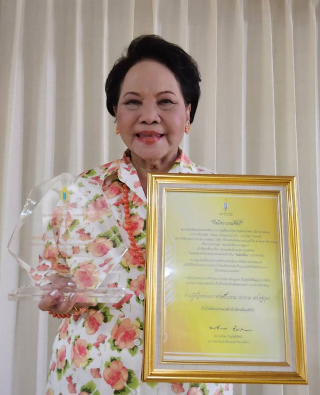 ท่านผู้หญิงวิวรรณ วรวรรณ เศรษฐบุตร ผู้ได้รับรางวัล “ปิยมิตรวรรณศิลป์”

