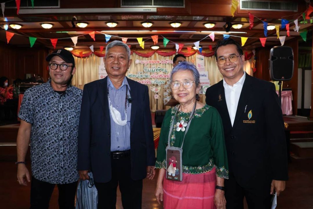 ชมัยภร บางคมบาง อดีตนายกสมาคมนักเขียนฯ, คม เบ้าสวัสดิ์ชัย,
สมปอง ดวงไสว และ ฉัตรชัย คุ้มอนุวงค์