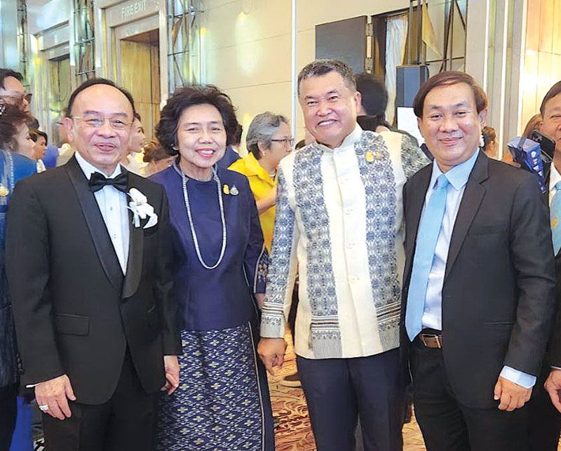 ปลัดกระทรวงมหาดไทย สุทธิพงษ์-ดร.วันดี กุญชรยาคง จุลเจริญ และ ปริญญา ช้างเสวก ร่วมยินดีกับคุณพ่อเจ้าบ่าว

