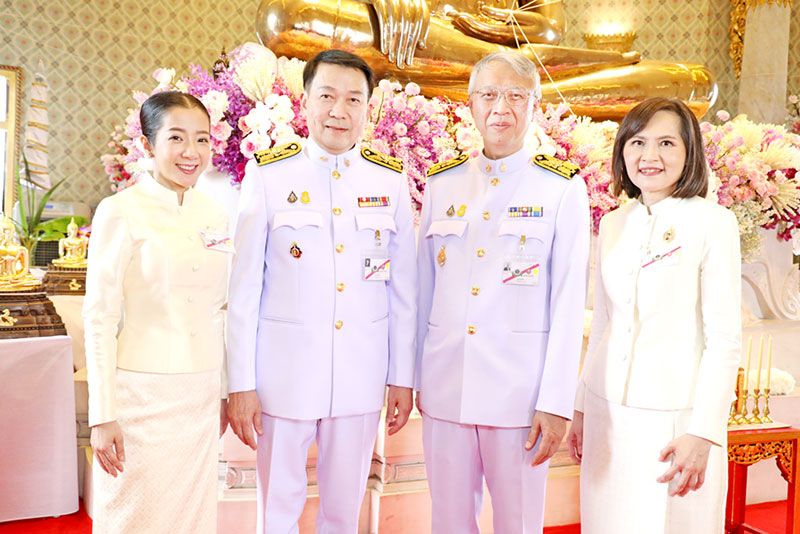 พรรณสิรี คุณากรไพบูลย์ศิริ,
ศ.นพ.ปิยะมิตร ศรีธรา,
ศ.คลินิก นพ.อาทิตย์ อังกานนท์
และ รศ.(พิเศษ) พญ.วิไล ธนสารอักษร

