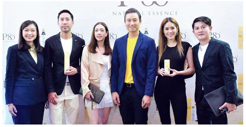 แป้ง-อรจิรา แหลมวิไล และ จิ๊บ-ปกฉัตร เทียมชัย ก็มาร่วมยินดี