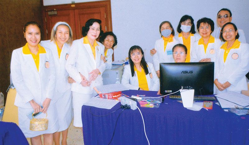 ดร.ศุลีมาศ สุทธิสัมพัทน์ นายกพุทธสมาคมฯ ให้กำลังใจเจ้าหน้าที่ฝ่ายทะเบียนทำงานเข้มแข็ง

