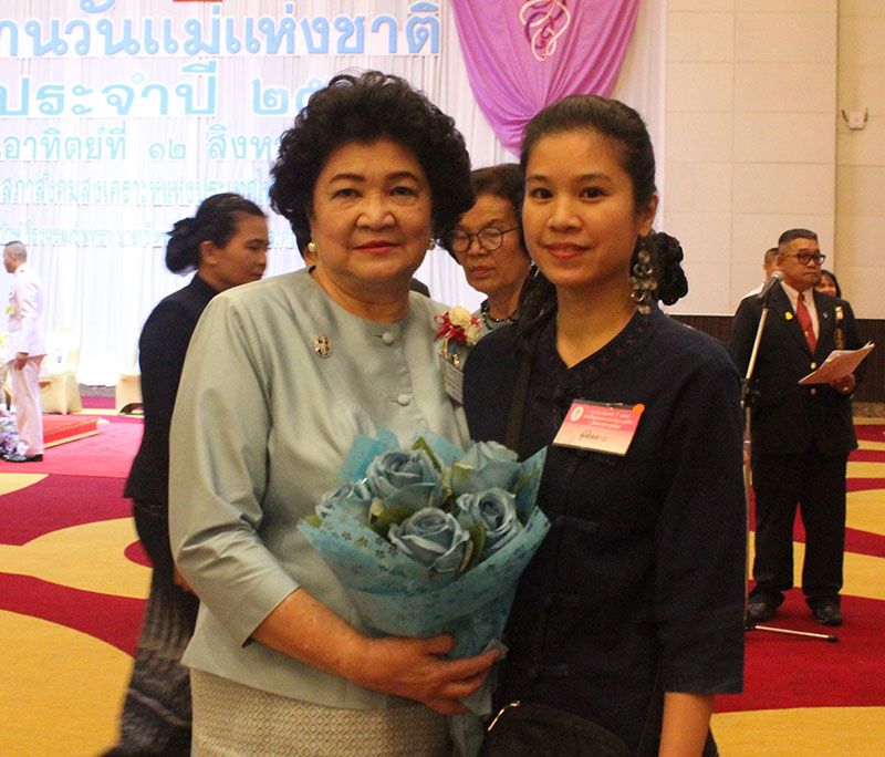 ผศ.มณทิรา ล่ำซำ และบุตรสาว ดวงฤทัย พุ่มชูศรี

