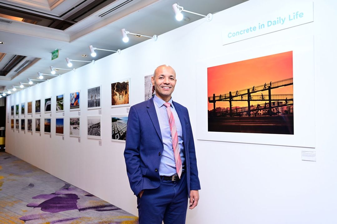 พอล อะเดเลเก้

