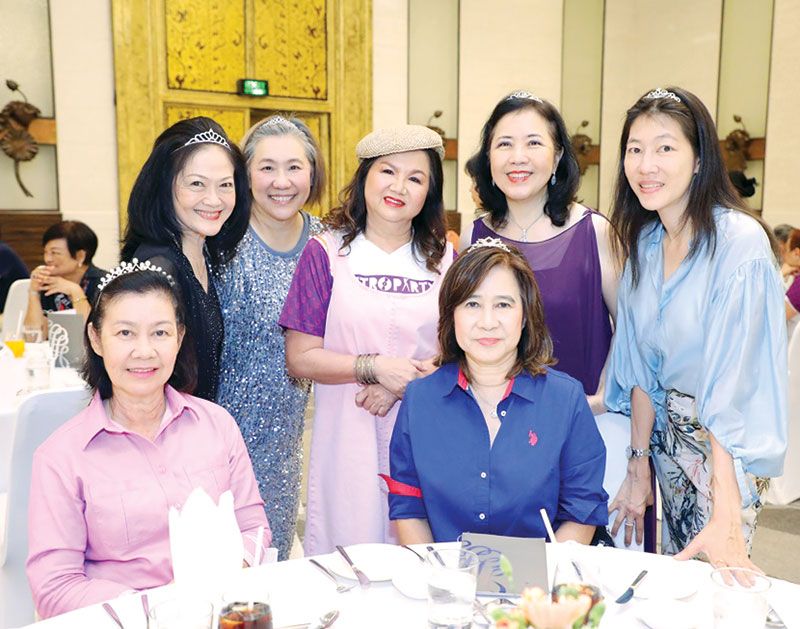 กลุ่มสาวสวยสมมง นุชนาฎ จันทร์พุ่ม, วัลยานิฆ
ไชยะภินันท์, สิพิมพ์ แก้วพะนอ, วิไล กำโชคชัย,
อมรา ตัณฑ์สมบูรณ์, ปนิตา ผาสุพงษ์

