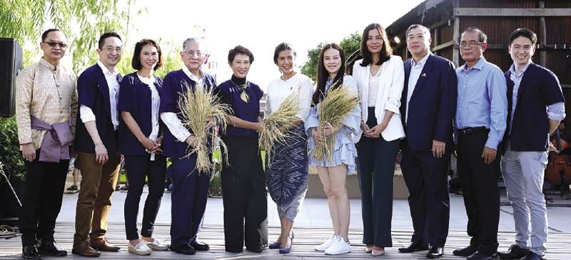 เรือเอกภักดี ผ่องใส, วิพุธ หวั่งหลี, สุจิตพรรณ ล่ำซำ, วุฒิชัย หวั่งหลี, รุจิราภรณ์ หวั่งหลี, ตวงพร ทรัพย์สาคร, นวลพรรณ ล่ำซำ, จิตราวิณี วรรณกร, สมเกียรติ มรรคยาธร, ผศ.พงศ์พร สุดบรรทัด และ วุฒิพล หวั่งหลี