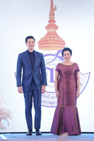 โดม-ปกรณ์ ลัม และ คุณแม่รัตนาภรณ์ 
คูภิรมย์