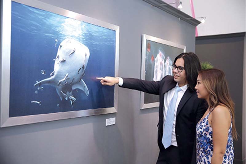 วรสุดา แพ่งสภา และ เดล ดีล่า ร่วมชมนิทรรศการ