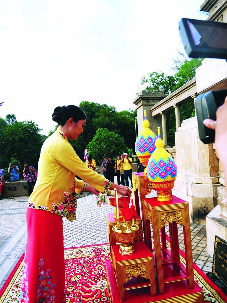 ประธานวางพานพุ่มพระบรมราชานุสาวรีย์ รัชกาลที่ ๕

