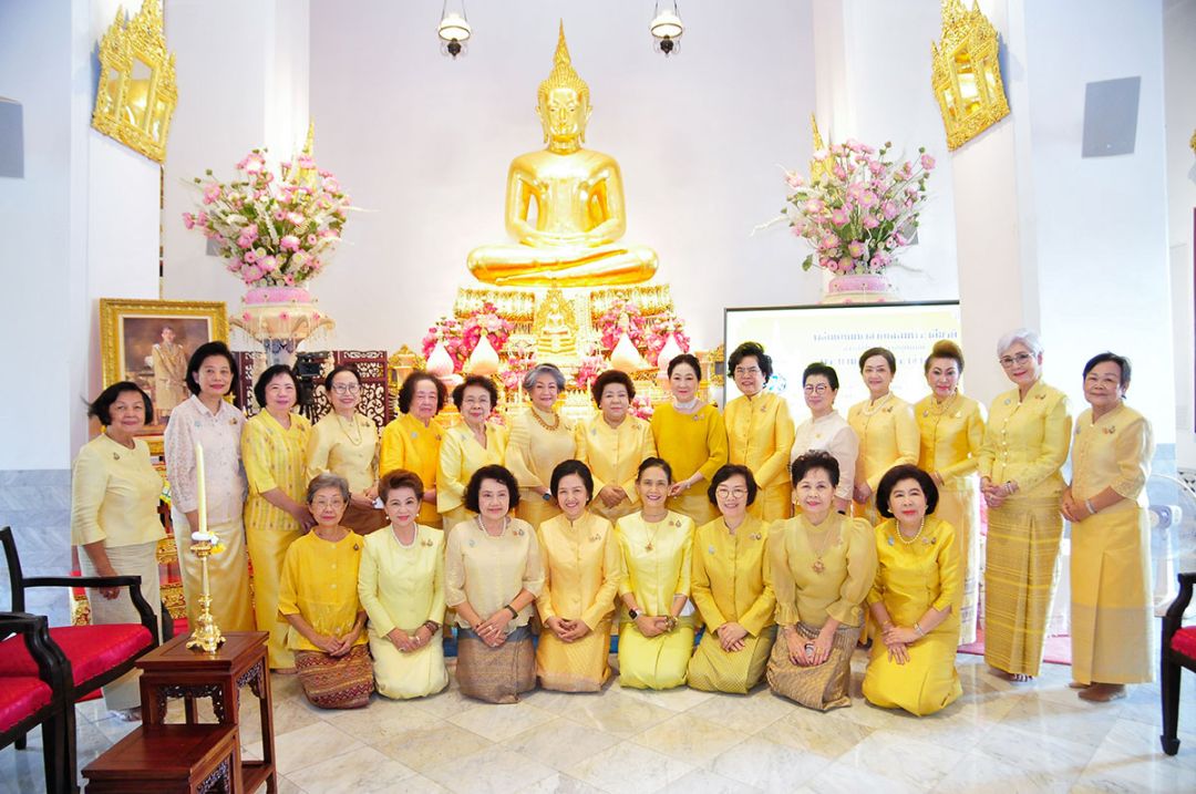 เบญจมาศ รุจิรวงศ์ นายกสมาคมฯ, ผาณิต พูนศิริวงศ์ อดีตนายกสมาคมฯ, พร้อมด้วยคณะกรรมการ ที่ปรึกษาสมาคมฯ โดยมี สุกัญญา ประจวบเหมาะ ประธานสภาสมาคมสตรีแห่งประเทศไทยฯ ร่วมพิธี

