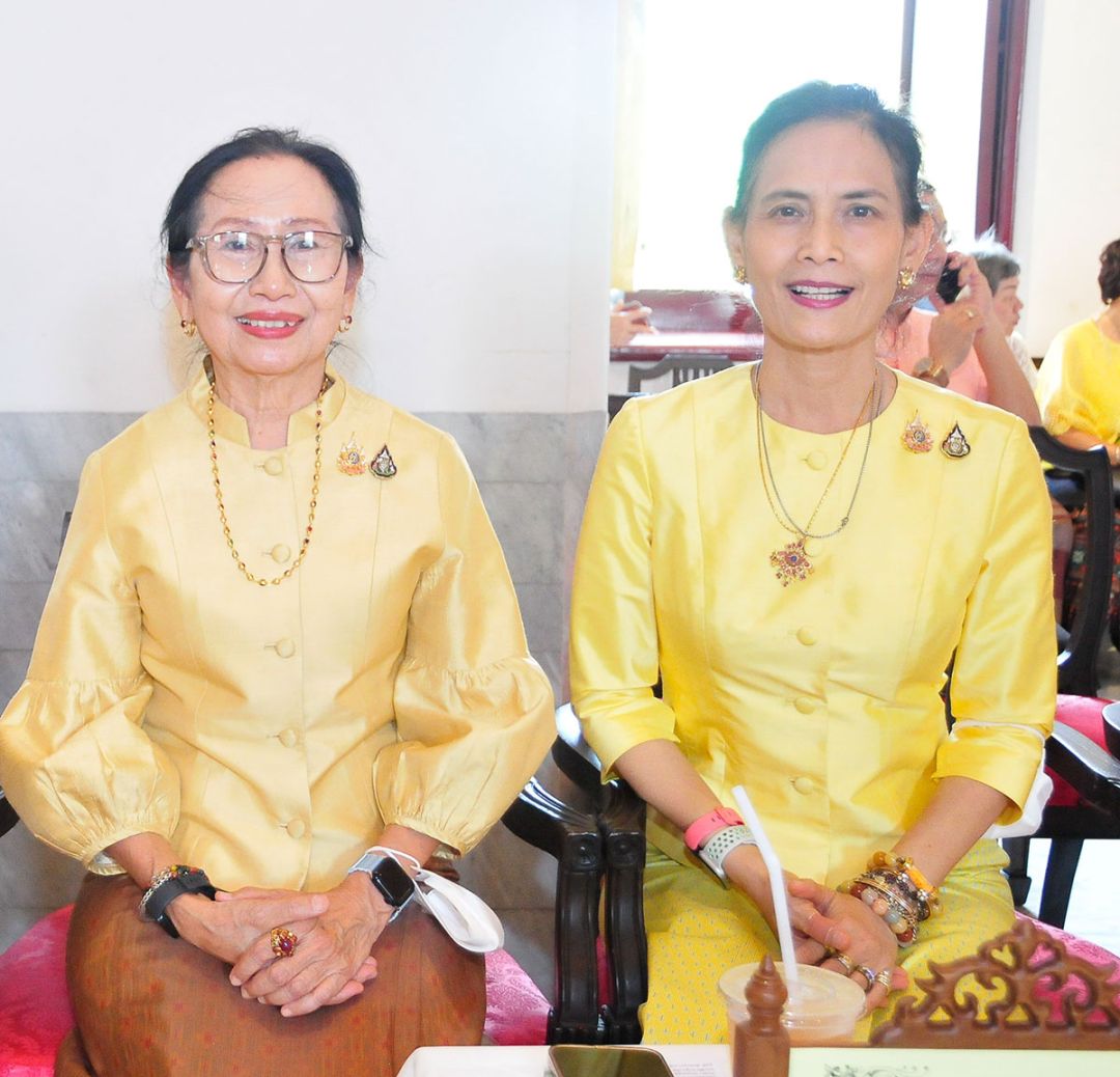 นภาสิริ ผาสุกวนิช และ เจริญศรี ท่วมสุข

