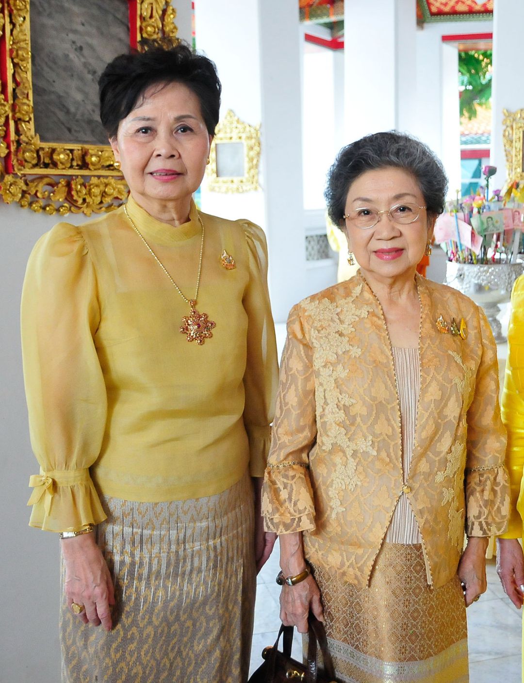 พวงทอง อานันทนะสุวงศ์ และ สายพิณ
พหลโยธิน