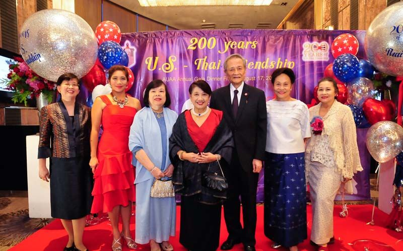 คุณหญิงทรงสุดา-ดร.สุวิทย์ ยอดมณี, คุณหญิงวินิตา ดิถียนต์, ผศ.วรลักษณ์ สนิทวงศ์ ณ อยุธยา, นีรนุช ปัทมสูต และ ดร.จารุวรี สนิทวงศ์ฯ