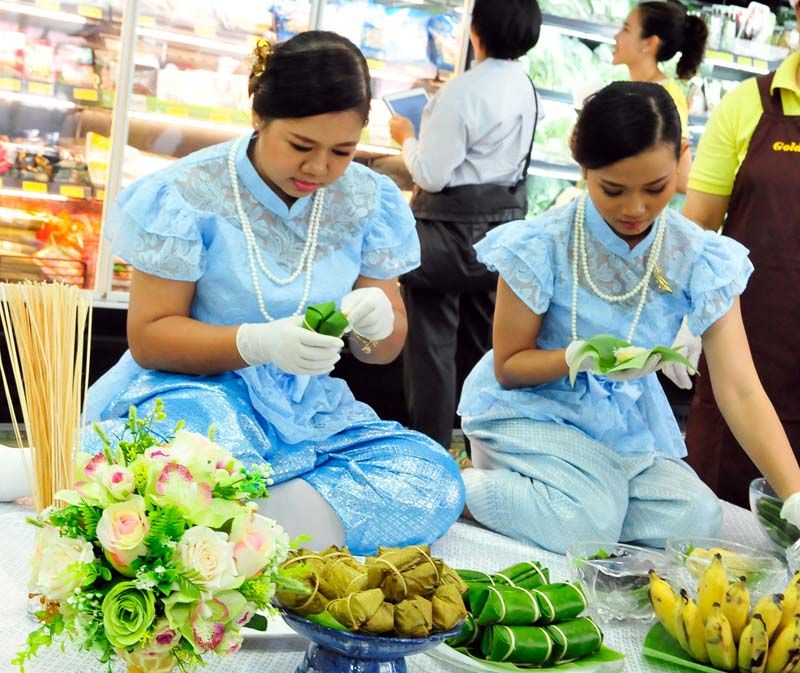 สาธิตทำขนมไทยโบราณ “ข้าวต้มมัด” ต้นตำรับไทยแท้
