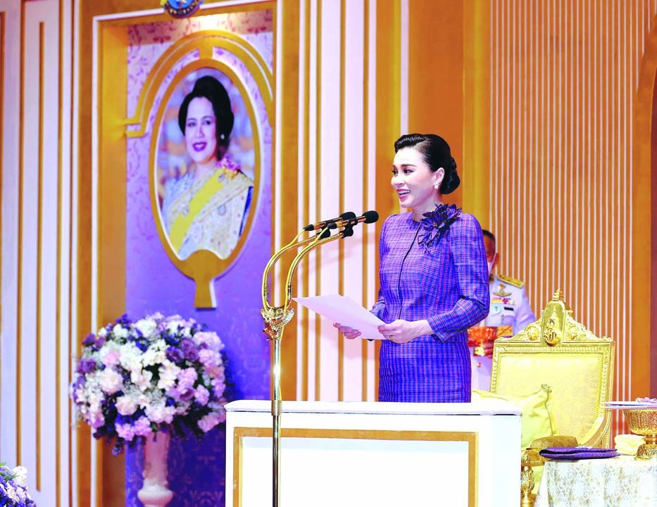 สมเด็จพระนางเจ้าฯ พระบรมราชินี ทรงจุดเทียนเปิดงาน วันสตรีไทย ประจำปี 2567 และพระราชทานพระราชดำรัส