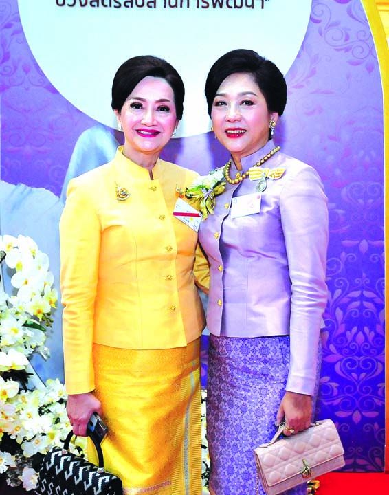 รักษา แสงภู่ แสดงความยินดีกับ ทิพรัตน์ รัชกิจประการ