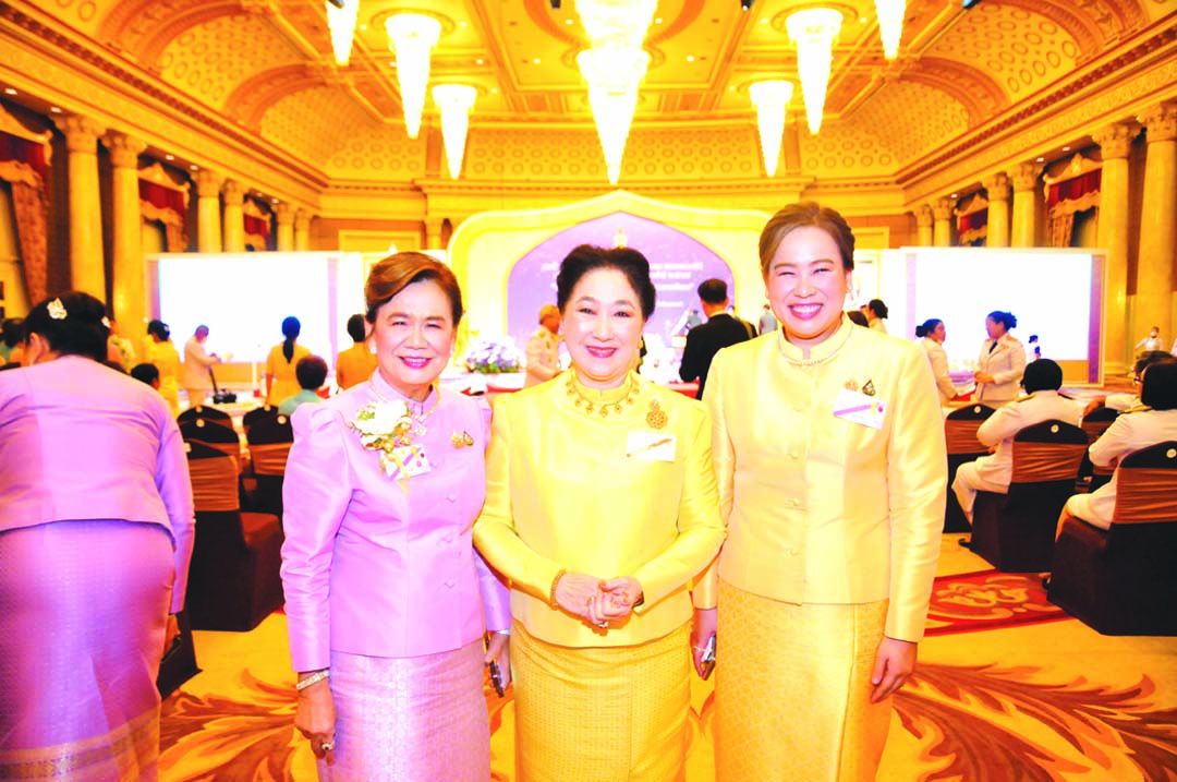 ผศ.ดร.พญ.สมพร หาญพาณิชย์ สตรีไทยดีเด่น 2567 มีลูกสาว พรสุดา หาญพาณิชย์ มาร่วมยินดีกับคุณแม่