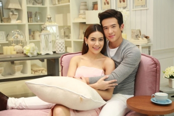 ‘เจมส์-คิม’ หวานสวีท ถ่ายโฆษณา ใกล้ชิดหอมกอดกัน