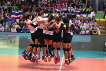 สาวตบไทยทุบเจ้าภาพ3เซตรวด เข้ารอบตัดเชือกศึกมองเทรอซ์ฯ (ชมคลิป-ประมวลภาพ)