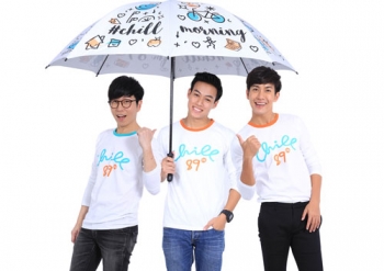‘ดีเจเป้-ดีเจพุฒ-ดีเจปอ’ แจกร่ม รับหน้าฝน ทุกเช้า!! ช่วง Chill Morning