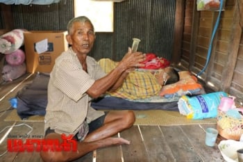 สองตายายลำบากหนักไร้รายได้ ซ้ำภรรยาป่วยอัมพฤกษ์-บ้านผุพัง