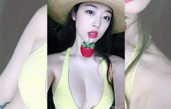 จัดหนัก!\'ซอลลี่\'โพสต์ภาพเซลฟี่ ในชุดบิกินี่สีสดอวดเรือนร่าง