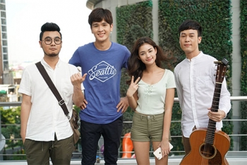 ‘A-POY’(เอ-ปอย) ลุ้นรักชํ้า ‘ยุ่น-นนนี่’ แอบรักไม่กล้าบอก!! ในเอ็มวีเพลง ‘ชะล่าใจ’