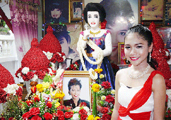 ‘น้องตะวัน’สาวน้อยมีอนาคต  หนึ่งในผู้ที่ชื่นชอบ‘พุ่มพวง’