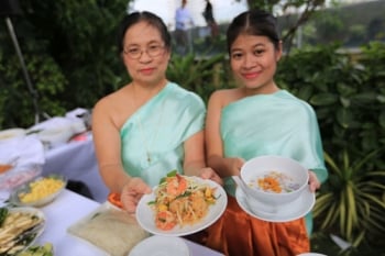 ‘อ.เผ่าทอง’พาย้อนสยามตามรอยสี่แผ่นดิน