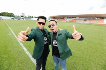 คู่ซี้ ถูกใจ‘ช้าง ฟุตบอลโมเมนต์โพล’
