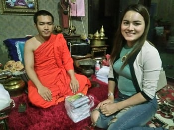 ลูกทุ่งสาว ‘น้องหนึ่ง-พรอุมา’ เดินสายขอพร เกจิดัง ขอให้เปรี้ยง