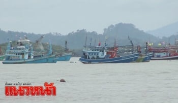 พังงาคลื่นลมแรงสูงกว่า2เมตร เรือประมงพื้นบ้านหยุดเดินเรือ
