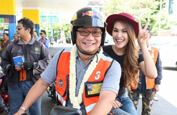 ครั้งแรกบนหน้าปัด ‘๙๐ ลูกทุ่งรักไทย’ ฉลองชัยแจกใหญ่ TAXI ป้ายแดง 1 คัน