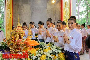 คณะสาวงามMUT2016เยือน\'พังงา\' ร่วมเวียนเทียน-แห่พระบรมสารีริกธาตุ