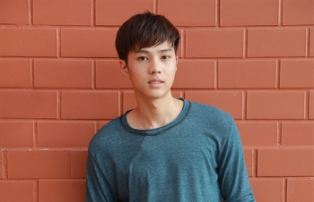 ‘แบงค์’ ถูกใจเล่น ‘คนไม่จำเป็น’  ประกบคู่ ‘พลอยชมพู’
