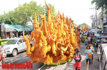 ทำบุญ‘เข้าพรรษา’แน่น  แห่ชมเทียน‘อุบล-โคราช’  นายกฯชวนลดอบายมุข