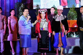 จากขุนเขา...สู่ศิลปาชีพ นิทรรศการงานหัตถศิลป์ชาวไทยภูเขา เทิดพระเกียรติ ในหลวง–พระราชินี