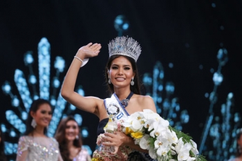 ‘น้ำตาล’สาวหน้าคมสู้ชีวิต คว้ามงกุฎมิสยูนิเวิร์สไทยแลนด์ไปครอง