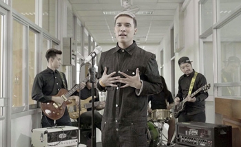 ‘โบ๊ท-ดร.ฟู’ รับเป็นที่ปรึกษาหัวใจ!! ในเอ็มวีรักสุดเกรียน ‘วันละโรค(Sick)’