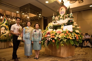 อลังการผลงานแกะสลักผัก-ผลไม้   เฉลิมพระเกียรติ สมเด็จพระนางเจ้าฯ