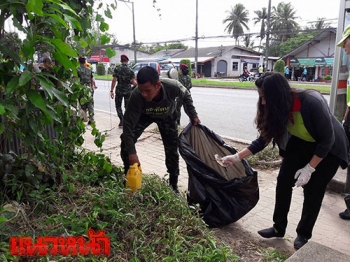 พสกนิกร\'สตูล\'ทหาร-นร. ร่วมใจปรับวิสัยทัศน์แสดงความจงรักภักดี \'ถวายแม่แห่งแผ่นดี\'