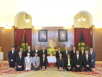 พสกนิกรทั่วทุกสารทิศพร้อมใจ!! ร่วมลงนามถวายพระพร\'ในหลวง\'