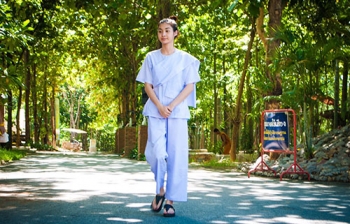 ‘มด-ณปภัช’เตือนสาวๆแต่งตัวสุภาพเข้าวัด