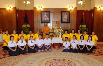 ปวงประชาราษฎร์หลอมรวมใจ!! ร่วมลงนามถวายพระพร\'ในหลวง\'